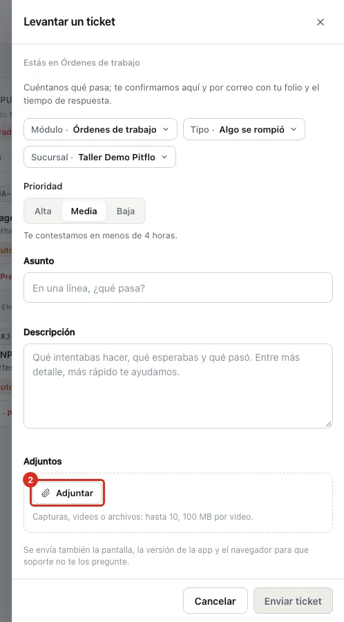 El botón Adjuntar en la hoja del ticket
