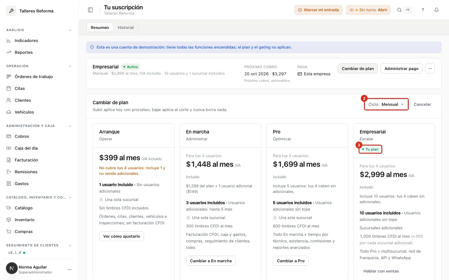 Las cuatro tarjetas de plan con el selector de ciclo